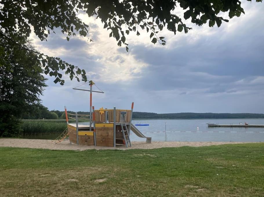 Gemuetliches Holzhaus Am See Warin ภายนอก รูปภาพ